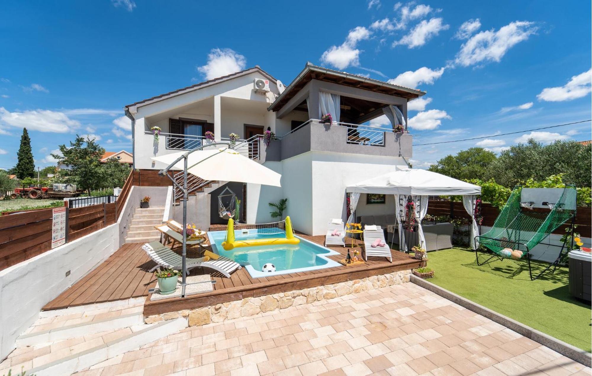 Pet Friendly In With Jacuzzi * Tinj
